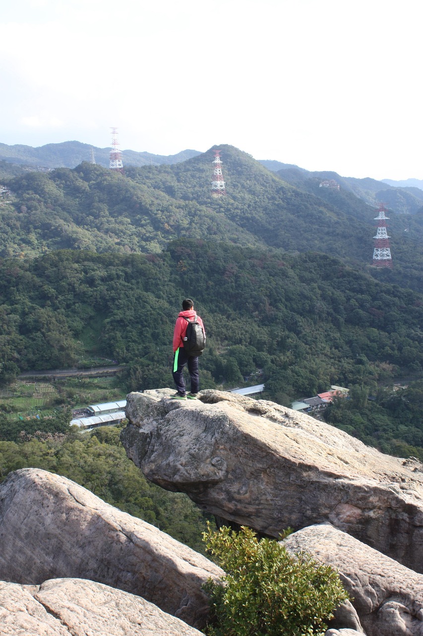 登山电影，银幕之巅的人生挑战与美景俯瞰
