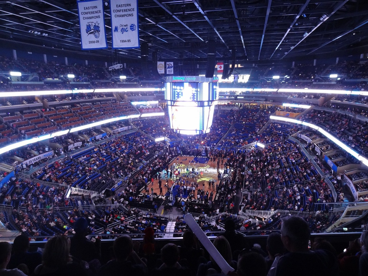 NBA赛场风云变幻，巨星闪耀再现篮球世界最新动态